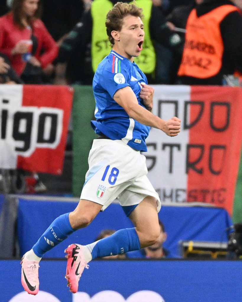 Nicolo Barella trở thành người hùng ĐT Italia